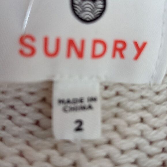 Sundry navy and white colorblock crewneck pullover w/ heart on sleeve medium - Picture 9 of 13